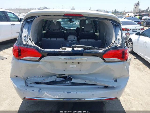 Chrysler 2017 2017 2C4RC1BG1HR592458 Image 16