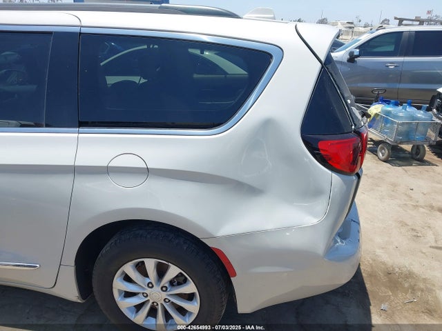 Chrysler 2017 2017 2C4RC1BG1HR592458 Image 17
