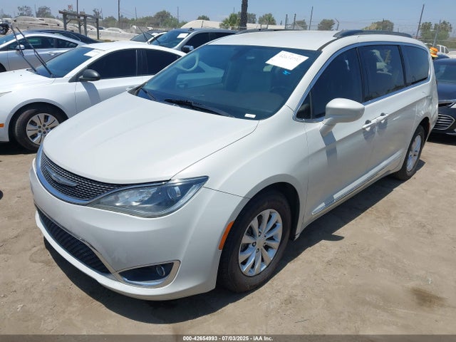 Chrysler 2017 2017 2C4RC1BG1HR592458 Image 2