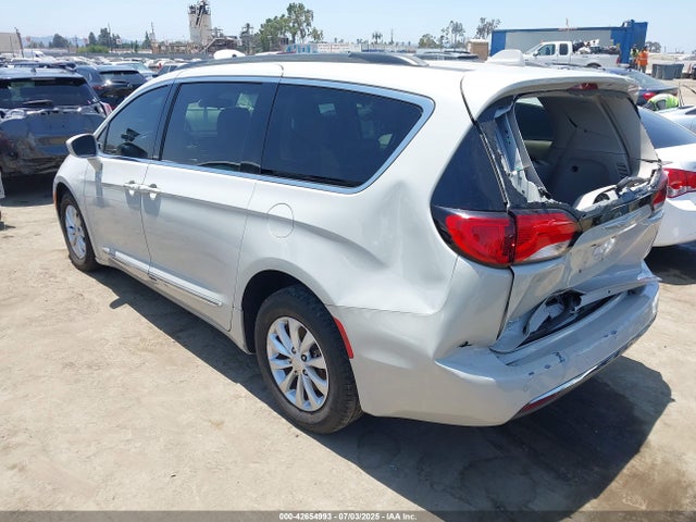 Chrysler 2017 2017 2C4RC1BG1HR592458 Image 3