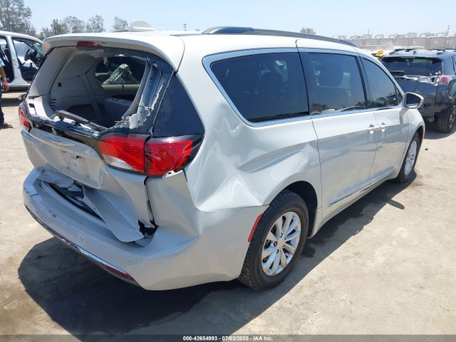 Chrysler 2017 2017 2C4RC1BG1HR592458 Image 4