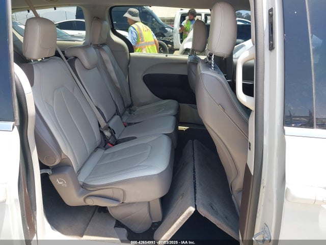 Chrysler 2017 2017 2C4RC1BG1HR592458 Image 8