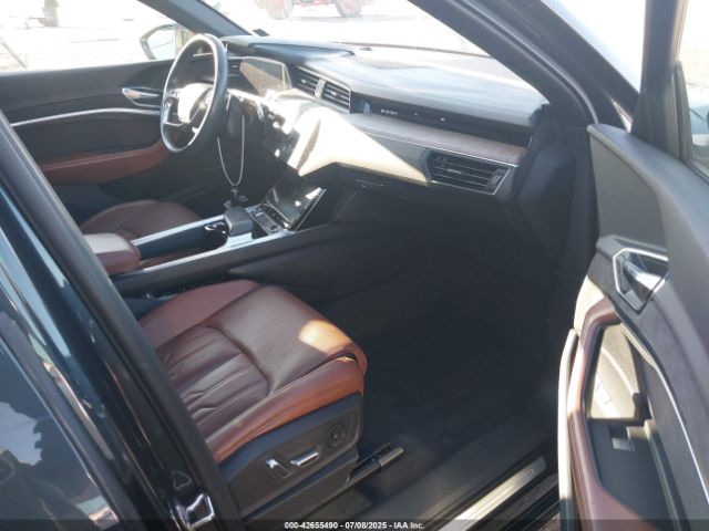 2019 AUDI E-TRON WA1VAAGE6KB016070 Photo 4