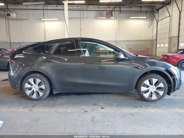 7SAYGDEE4RF013846 Tesla Model Y