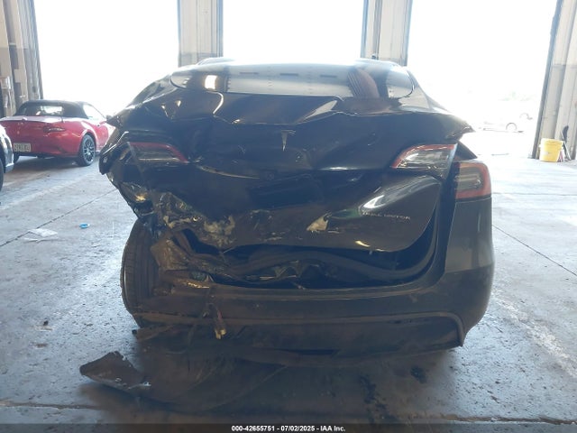 7SAYGDEE4RF013846 Tesla Model Y