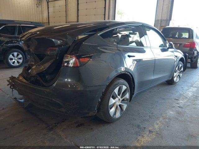 2024 TESLA MODEL Y 7SAYGDEE4RF013846 Photo 3