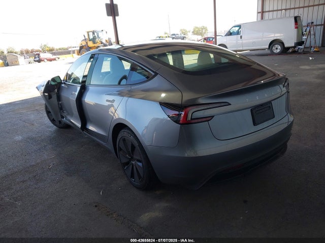 2025 TESLA MODEL 3 5YJ3E1EAXSF967631 Photo 2
