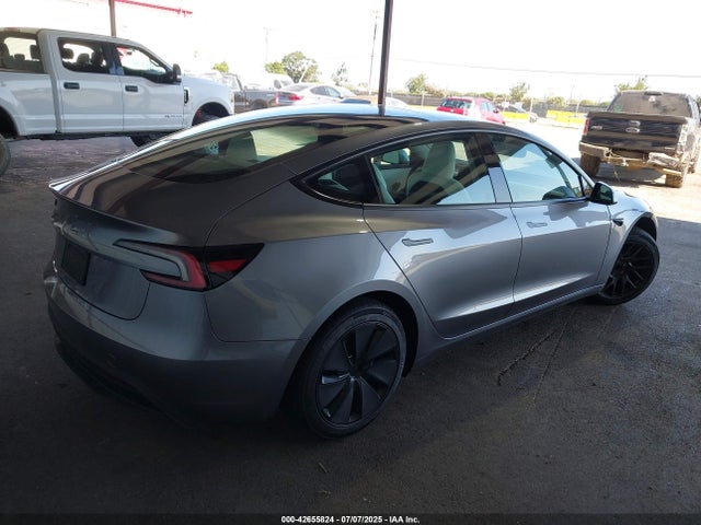 2025 TESLA MODEL 3 5YJ3E1EAXSF967631 Photo 3