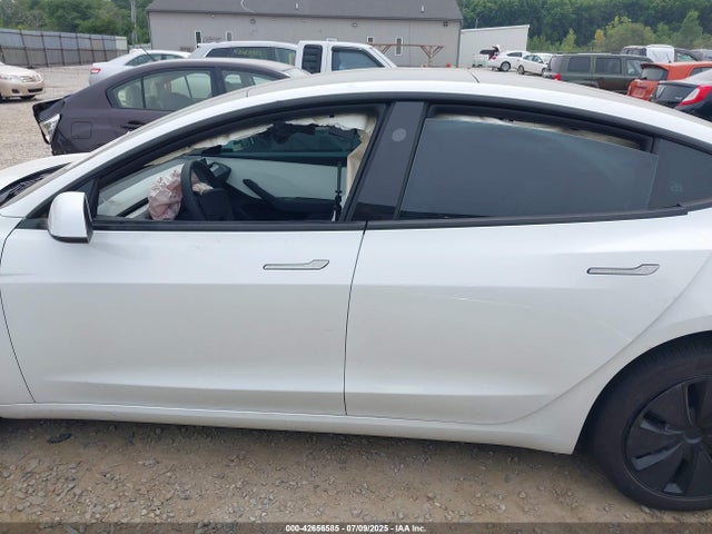 5YJ3E1EA0SF994949 Tesla 2025