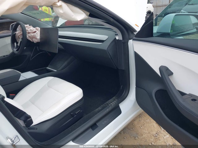 2025 TESLA MODEL 3 5YJ3E1EA0SF994949 Photo 4