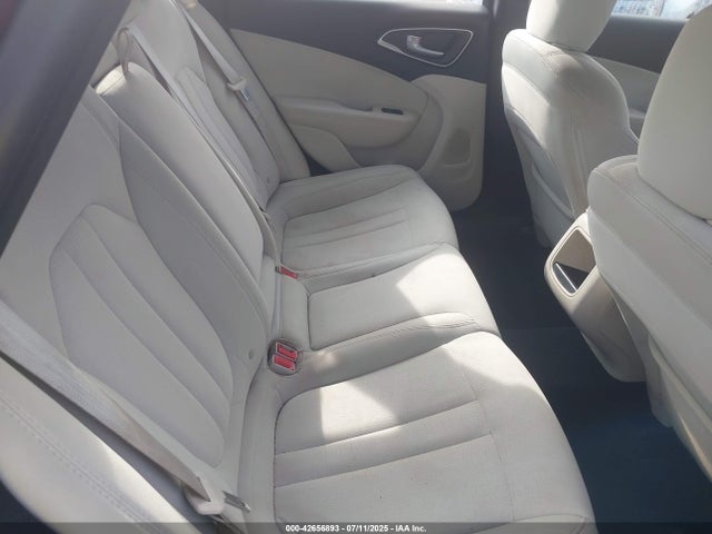 1C3CCCAB2FN676780 Chrysler 2015