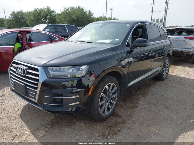 Audi Q7 2017 WA1LAAF72HD021810 Image 2