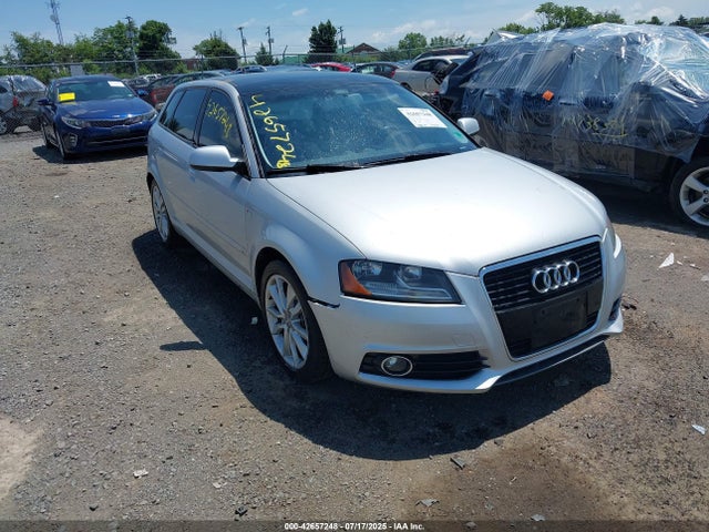 2011 AUDI A3 WAUBEAFM5BA020944 Photo 0