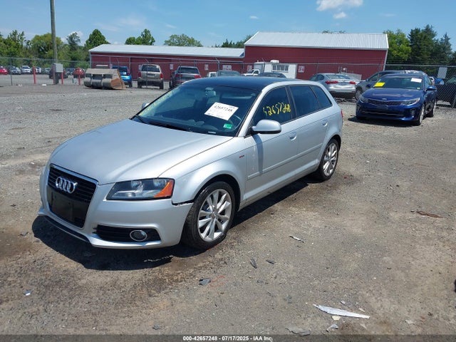 2011 AUDI A3 WAUBEAFM5BA020944 Photo 1