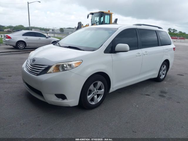 2017 TOYOTA SIENNA 5TDKZ3DC5HS822953 Photo 1