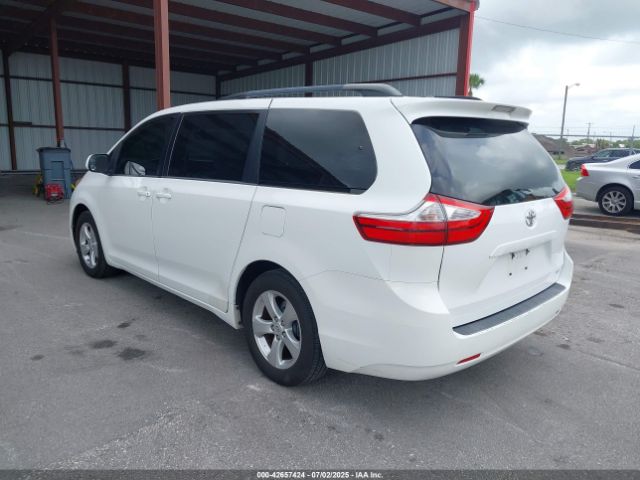 2017 TOYOTA SIENNA 5TDKZ3DC5HS822953 Photo 2