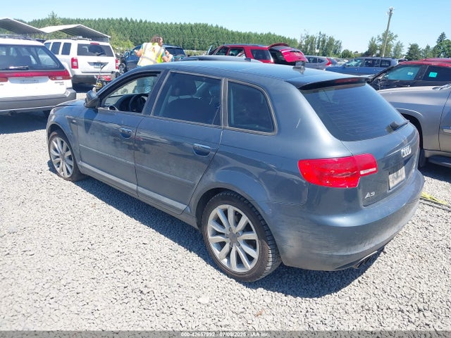2011 AUDI A3 WAUBEAFM8BA033087 Photo 2
