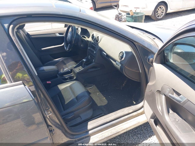 2011 AUDI A3 WAUBEAFM8BA033087 Photo 4