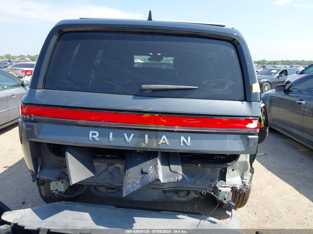Rivian R1s 2023 7PDSGABA6PN024440 Image 17