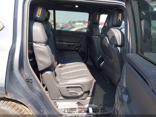 Rivian R1s 2023 7PDSGABA6PN024440 Image 8