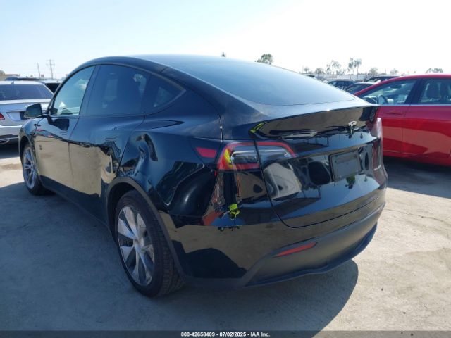 2023 TESLA MODEL Y 7SAYGAEE8PF637435 Photo 2
