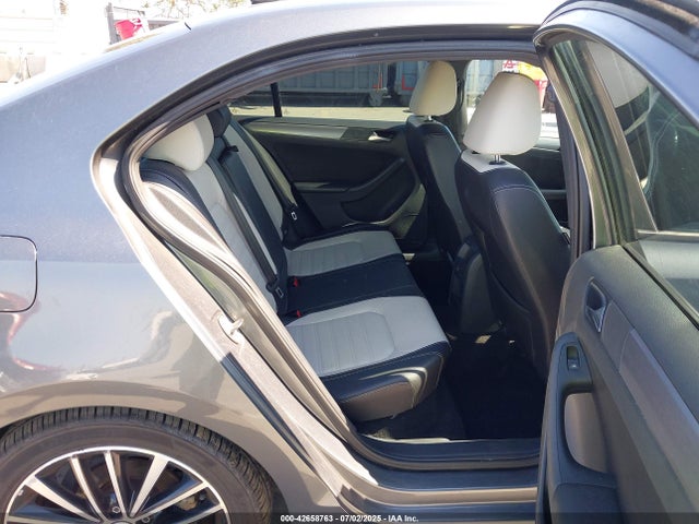 3VWD17AJ9GM386534 Volkswagen 1.8t