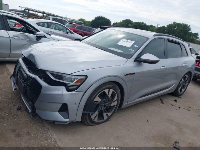 2022 AUDI E-TRON WA1AAAGE0NB047673 Photo 1