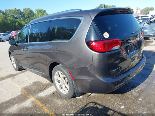 2C4RC1GG7HR603147 Chrysler 2017