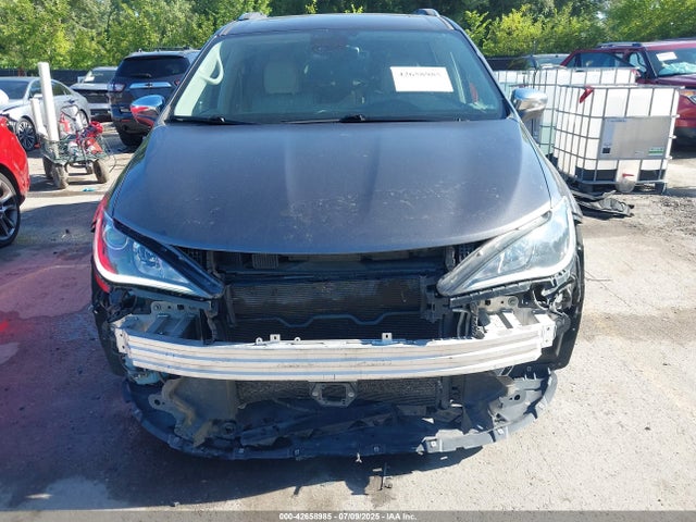 2C4RC1GG7HR603147 Chrysler 2017