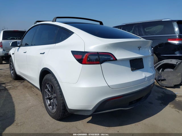 2023 TESLA MODEL Y 7SAYGDEE6PA126577 Photo 2