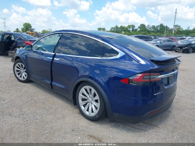 2018 TESLA MODEL X 5YJXCAE21JF127039 Photo 2