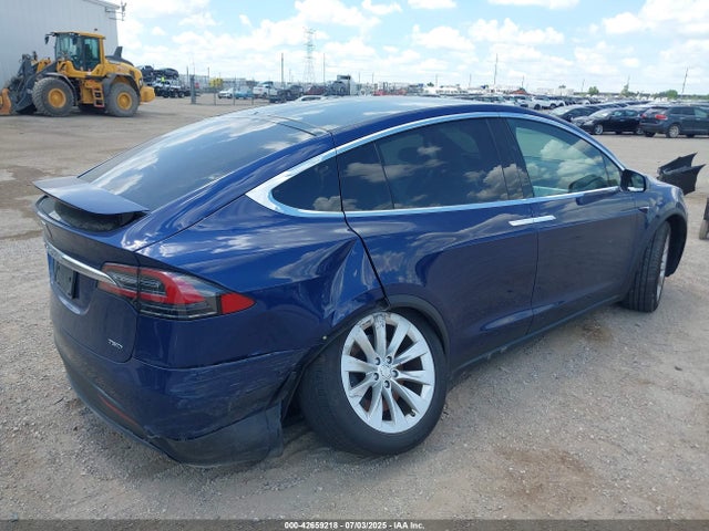 2018 TESLA MODEL X 5YJXCAE21JF127039 Photo 3