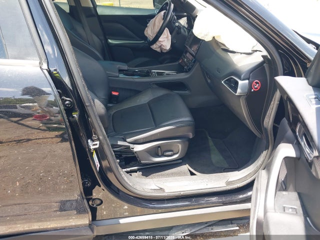 2017 JAGUAR F-PACE SADCJ2BV3HA061593 Photo 4