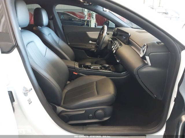 W1K5J4HB6NN301226 Mercedes-Benz m260