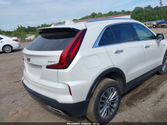 2024 CADILLAC XT4 1GYFZDR43RF147835 Photo 3