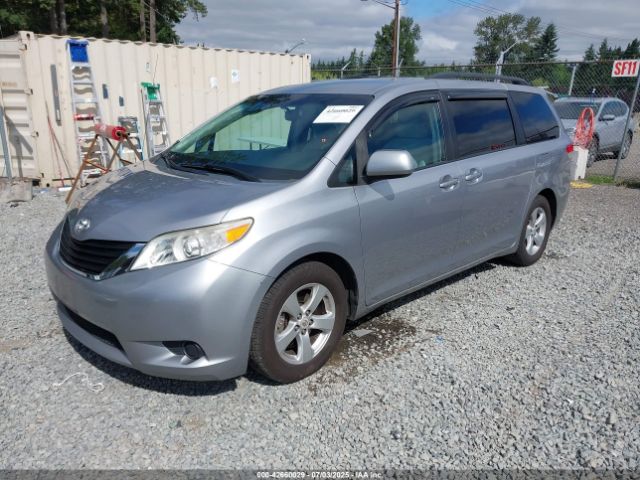 2011 TOYOTA SIENNA 5TDKK3DC3BS013432 Photo 1