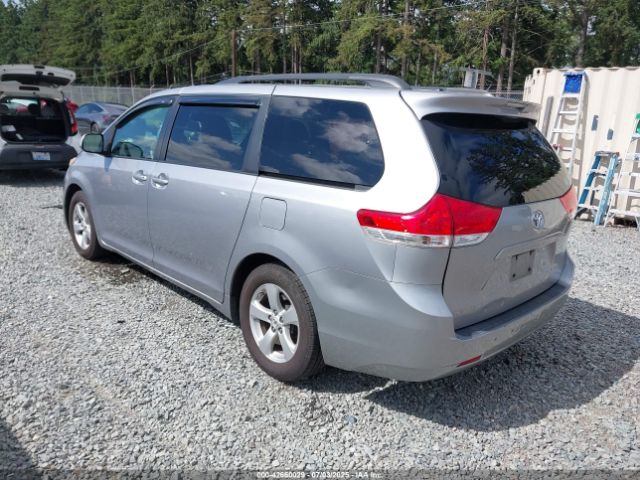 2011 TOYOTA SIENNA 5TDKK3DC3BS013432 Photo 2