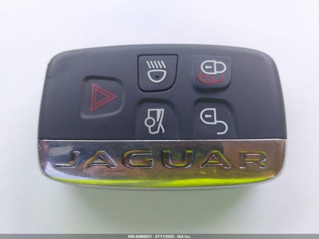 2018 JAGUAR XE SAJAN4GX3JCP36853 Photo 10