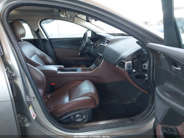 2018 JAGUAR XE SAJAN4GX3JCP36853 Photo 4