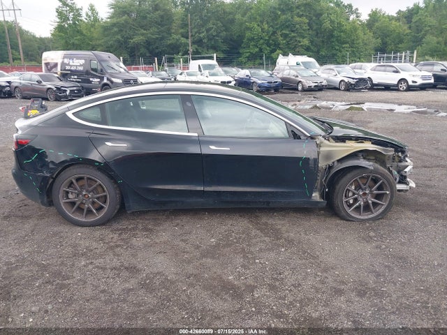 5YJ3E1EA8KF313260 Tesla MODEL 3