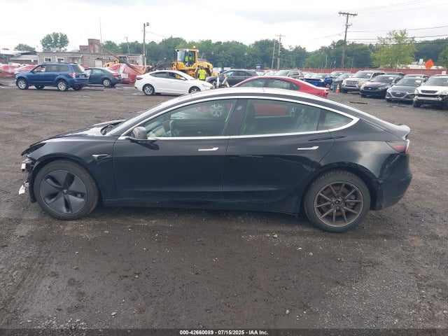 5YJ3E1EA8KF313260 Tesla MODEL 3