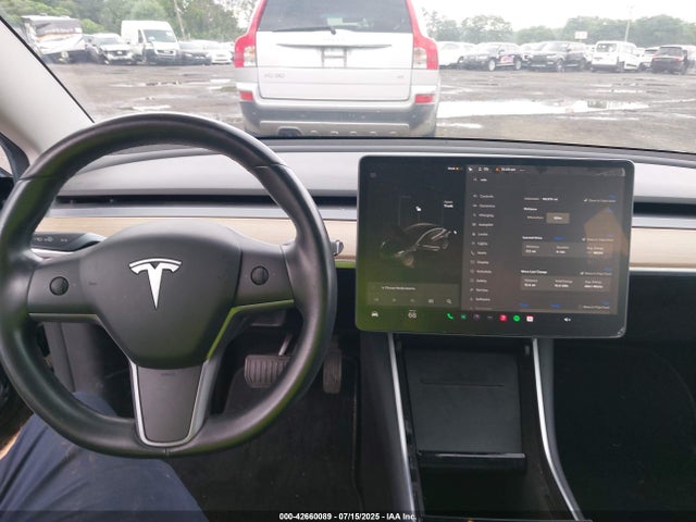 5YJ3E1EA8KF313260 Tesla MODEL 3