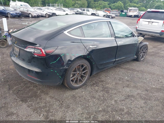 5YJ3E1EA8KF313260 Tesla MODEL 3