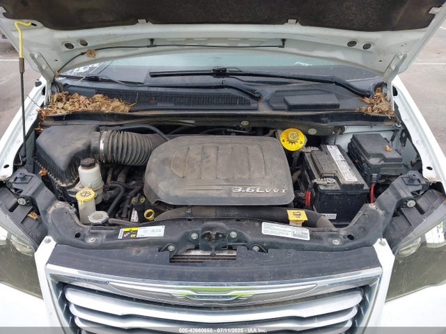 2C4RC1CG8ER132840 Chrysler Town and Country