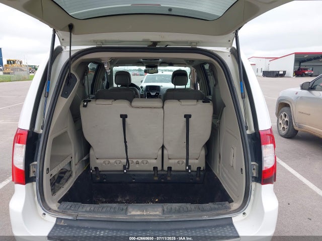 2C4RC1CG8ER132840 Chrysler Town and Country