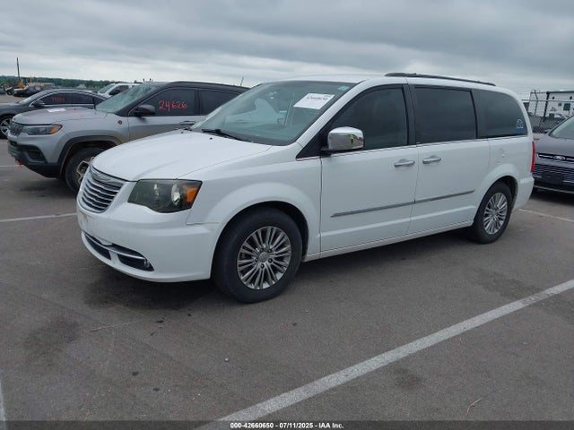 2C4RC1CG8ER132840 Chrysler Town and Country