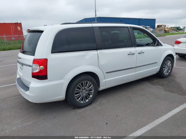 2C4RC1CG8ER132840 Chrysler Town and Country