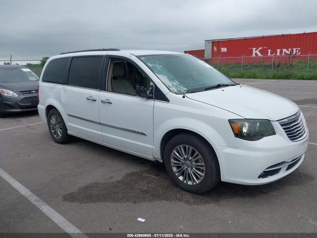 2C4RC1CG8ER132840 Chrysler Town and Country