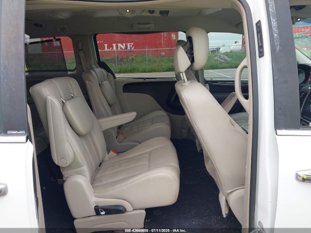 2C4RC1CG8ER132840 Chrysler Town and Country