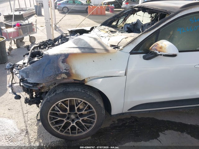 Porsche Macan 2017 WP1AB2A55HLB15500 Image 12